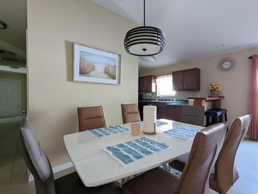 3Bed & 2Bath Property Couple Minutes From Siesta Key Beach & Downtown Sarasota Luaran gambar